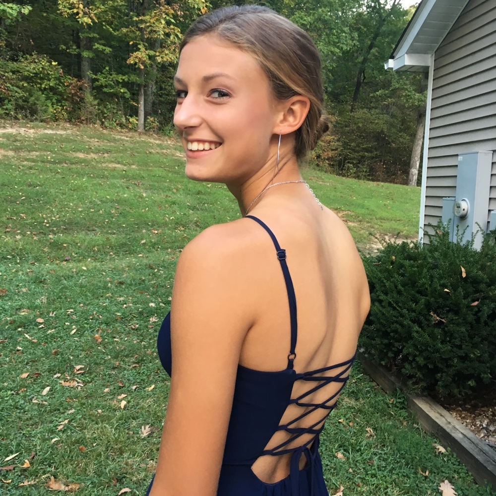 FORMAL DRESS - Picture 2 of 2